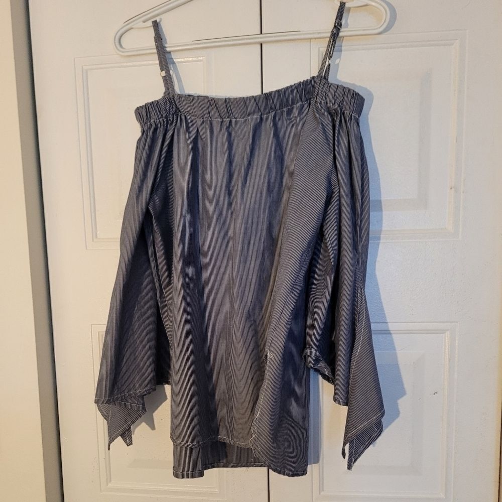 SEVEN Sister women off the shoulders Size large off the top Blouse Demi style